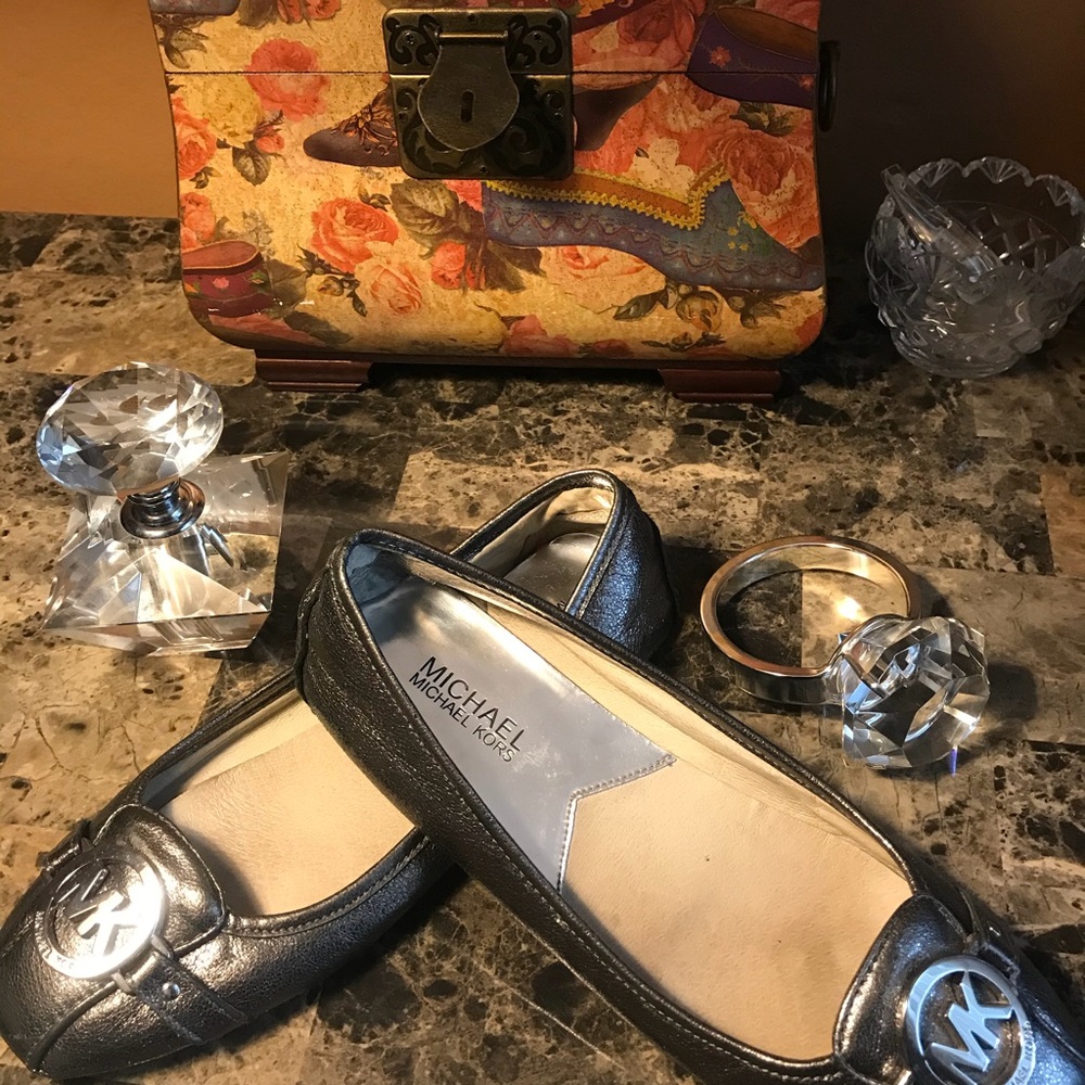 Gently worn. MK loafer